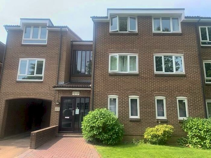 1 Bedroom Flat To Rent In Avon Court, Hatch End, HA5