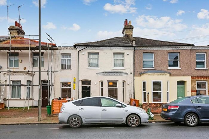 1 Bedroom Flat To Rent In Fountain Road, Tooting, SW17