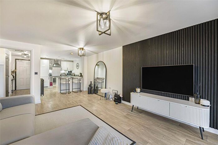 1 Bedroom Flat For Sale In Lett Lane, Castle Hill, Ebbsfleet Valley, Swanscombe, DA10