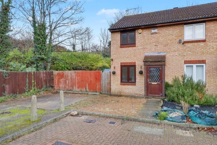 2 Bedroom Town House To Rent In Turnstone Close, London, E13