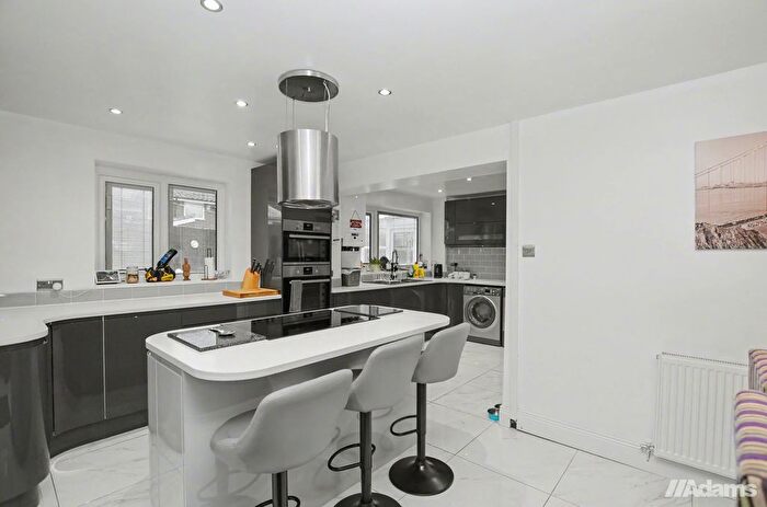 4 Bedroom Detached House For Sale In Heather Close, Beechwood, WA7