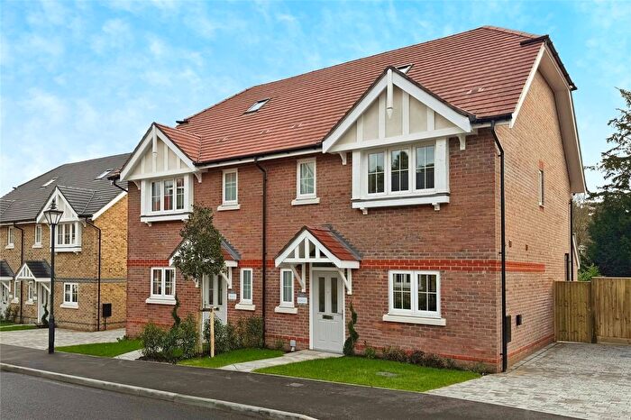 3 Bedroom Semi-Detached House For Sale In London Road, Ascot, RG12