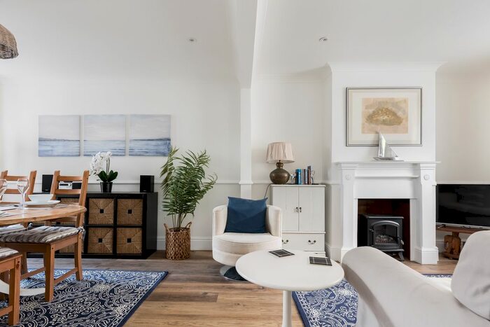 2 Bedroom Cottage To Rent In Stanley Road, Poole, BH15