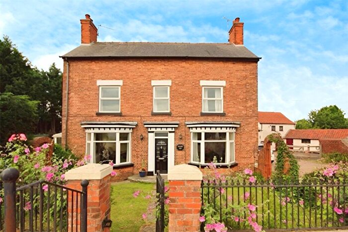 5 Bedroom Detached House For Sale In Markham Moor, Retford, Nottinghamshire, DN22
