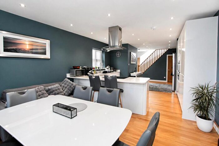 3 Bedroom Detached House For Sale In Mount Pleasant Road, Caterham, CR3