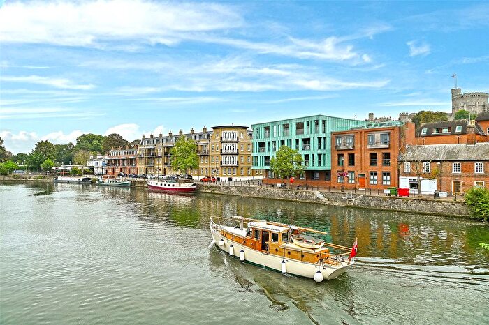 2 Bedroom Flat For Sale In Riverside Walk, Windsor, Berkshire, SL4