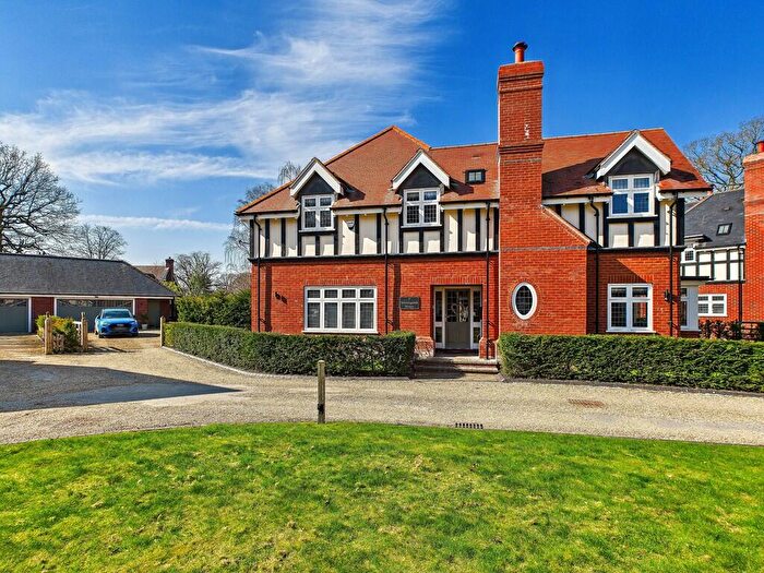 4 Bedroom Detached House For Sale In Petwood Oaks, Woodhall Spa, LN10