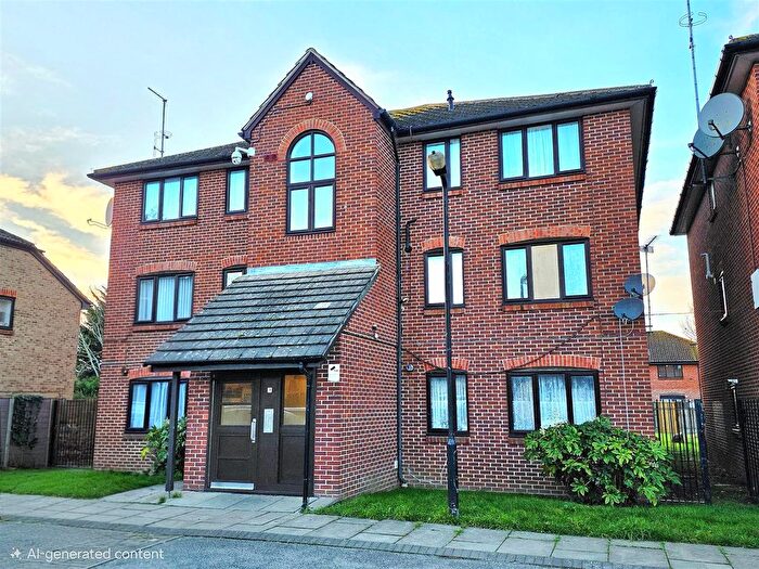 2 Bedroom Flat To Rent In Bittern Close, Hayes, UB4