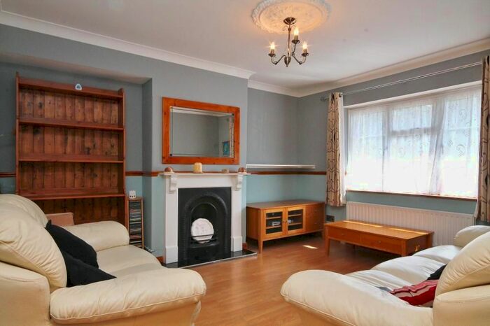 1 Bedroom Maisonette To Rent In Langdon Road, Morden, Surrey, SM4