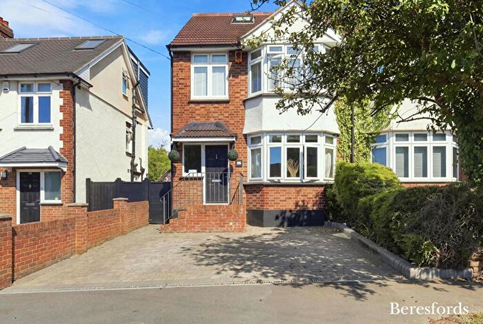 4 Bedroom Semi-Detached House For Sale In Mascalls Lane, Brentwood, CM14