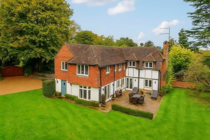 5 Bedroom Barn To Rent In Gravelpits Lane Guildford, GU5