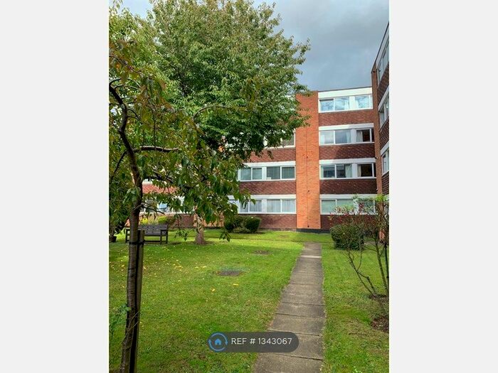 2 Bedroom Flat To Rent In Radford Court, Billericay, CM12