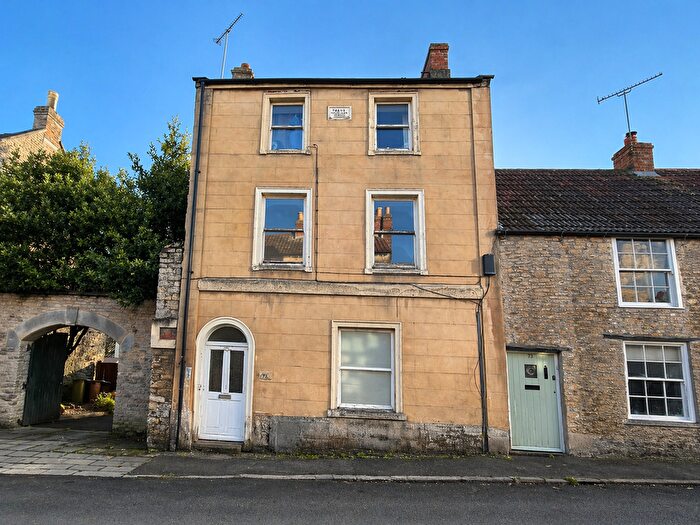2 Bedroom Flat For Sale In Selwood Road, Frome, Somerset, BA11