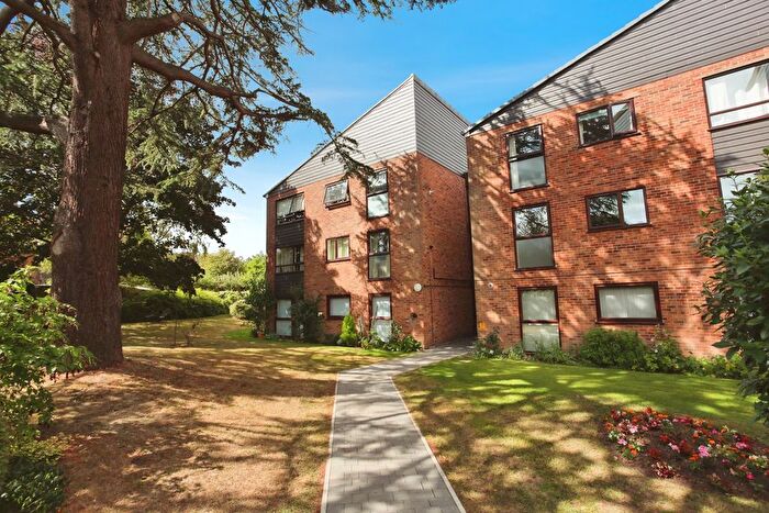 2 Bedroom Flat For Sale In Mill Crescent, Tonbridge, Kent, TN9