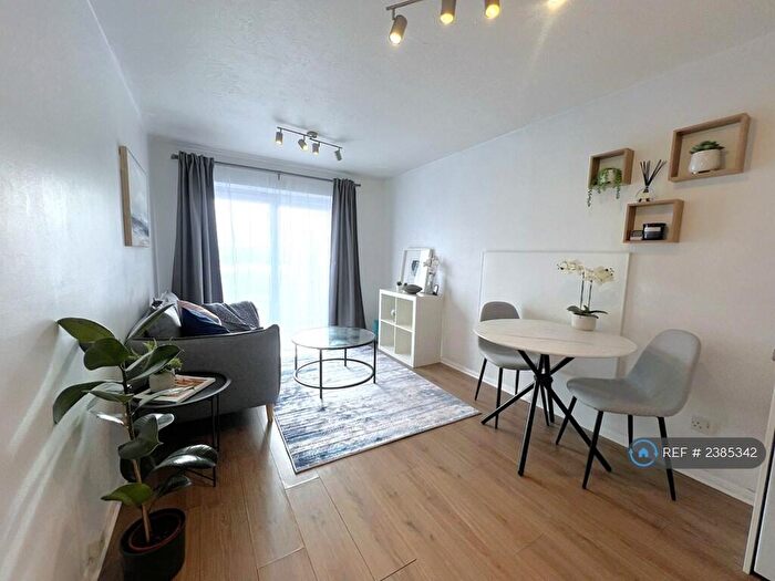 1 Bedroom Flat To Rent In Heathfield Drive, Mitcham, CR4