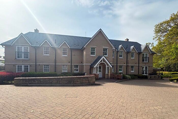 1 Bedroom Flat For Sale In Alexander Court, Mote Park, Maidstone, ME15