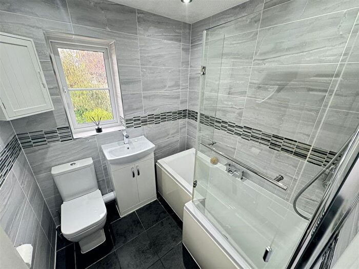 4 Bedroom Detached House For Sale In Palmers Croft, Chelmsford, CM2