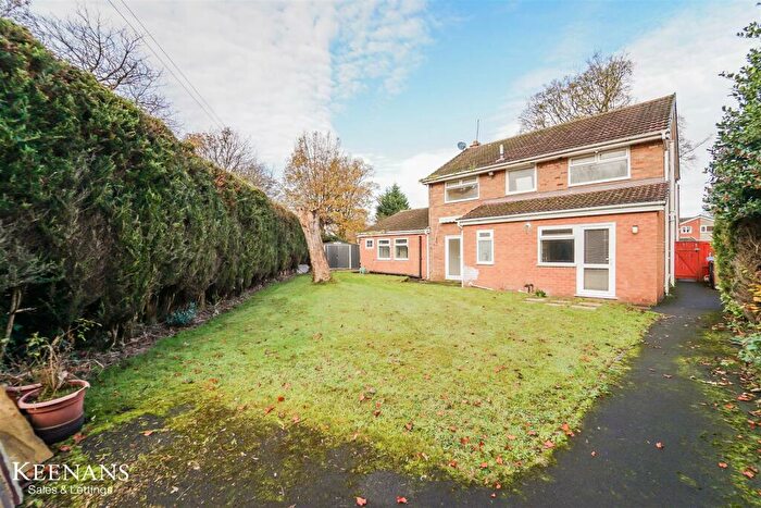 4 Bedroom Detached House To Rent In Lawnswood, Rochdale, OL11