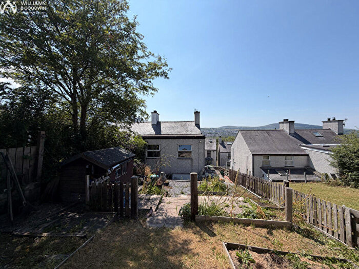3 Bedroom Semi-Detached House For Sale In Gerlan Road, Bethesda, Gwynedd, LL57