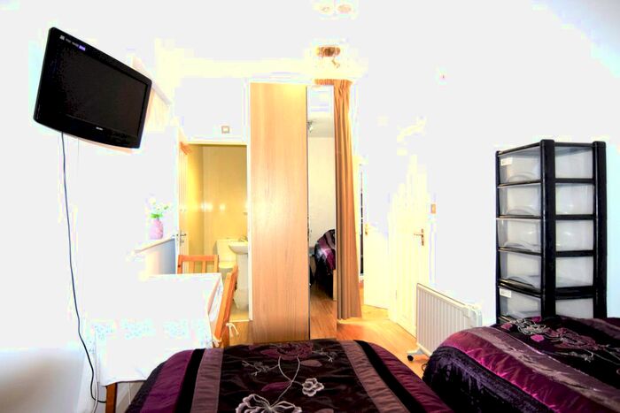 Studio To Rent In Elms Avenue, London, NW4