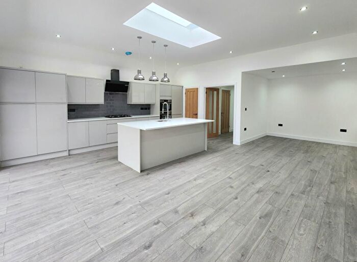 4 Bedroom Detached House To Rent In Farleigh Road, Addlestone, KT15