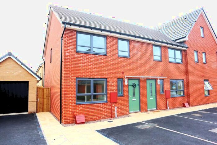 3 Bedroom End Of Terrace House To Rent In Fullers Ground, Eagle Farm South, Milton Keynes, MK17