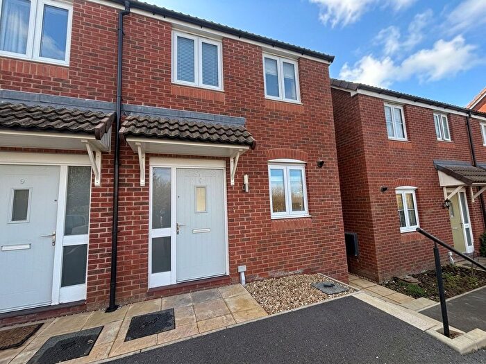 2 Bedroom Property To Rent In Hedge Field Close, Honiton, EX14