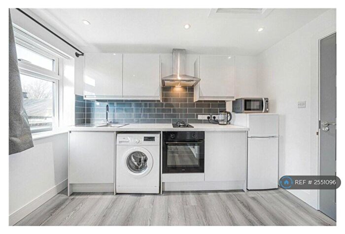 Studio To Rent In London, London, SE5