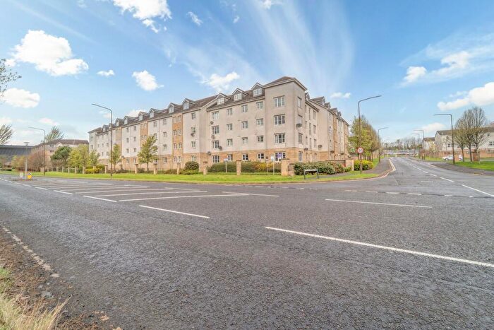 2 Bedroom Flat To Rent In Queens Crescent, Livingston, EH54
