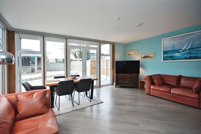 3 Bedroom End Of Terrace House For Sale In Kingsgate Avenue, Broadstairs, Kent, CT10