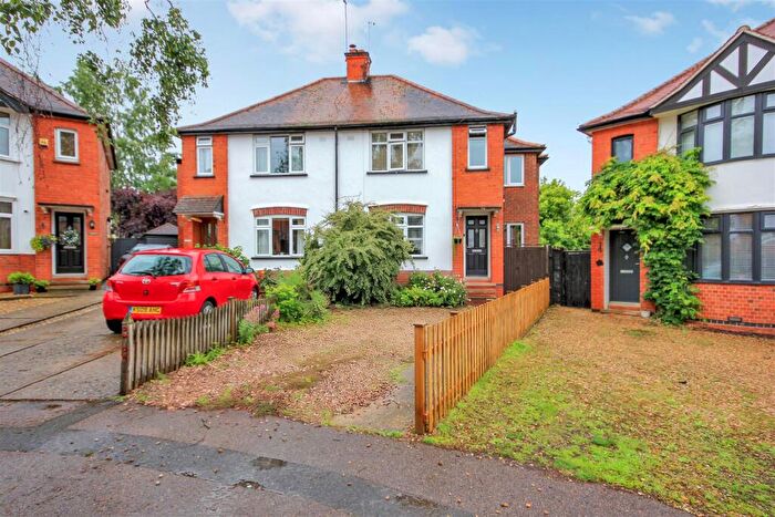 5 Bedroom Semi-Detached House For Sale In , St Peters Avenue, Rushden, NN10