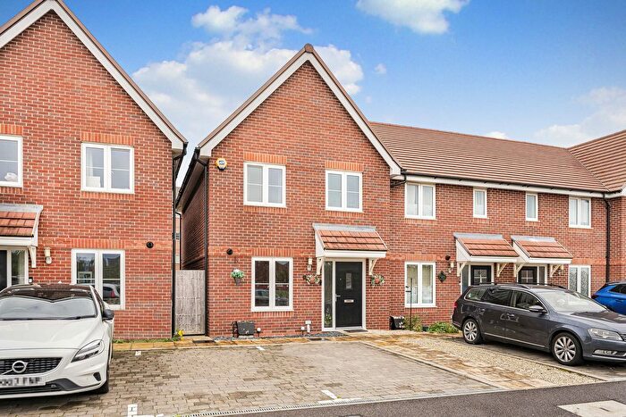 3 Bedroom End Of Terrace House For Sale In Yarrow Close, Didcot, OX11
