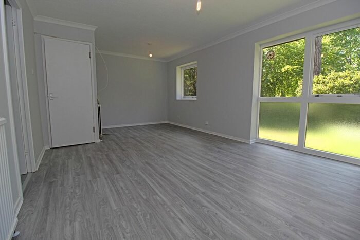 3 Bedroom Flat To Rent In Devonshire Avenue, Sutton, SM2