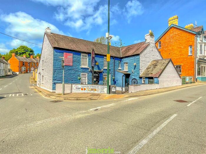 3 Bedroom Detached House For Sale In Castle Street, Cardigan, SA43