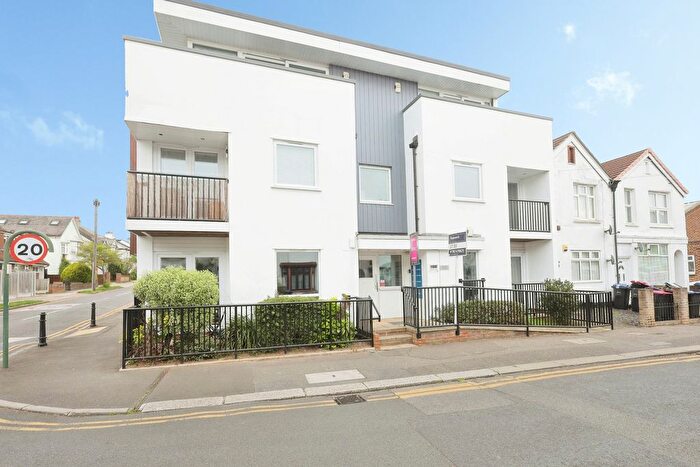 1 Bedroom Flat For Sale In Glendale Gardens, Leigh-On-Sea, SS9