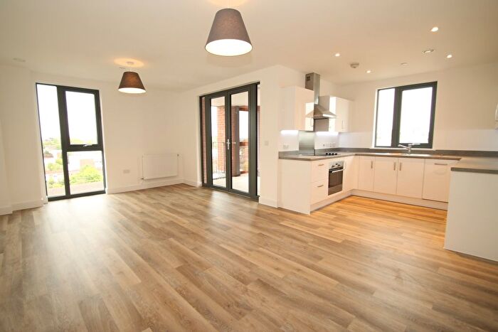 2 Bedroom Flat To Rent In High Street, Sutton, SM1