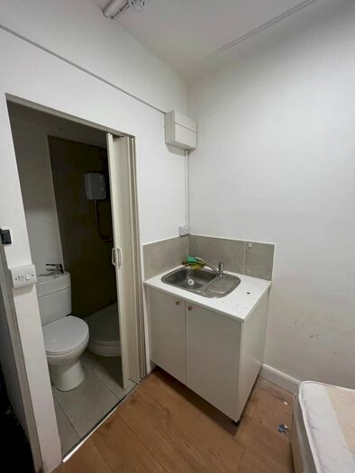 Studio To Rent In Tudor Way, London, Southgate, N14