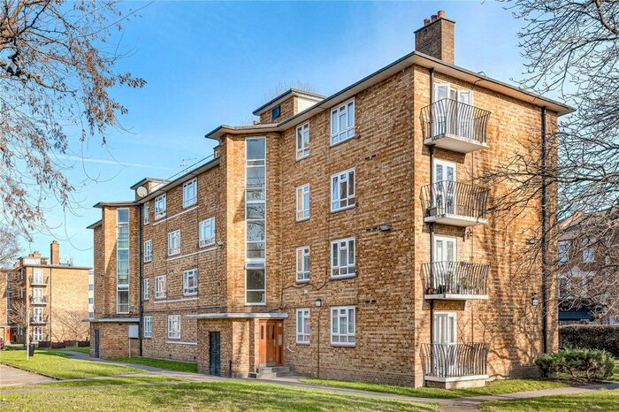 2 Bedroom Flat To Rent In Kelmscott Gardens, London, W12