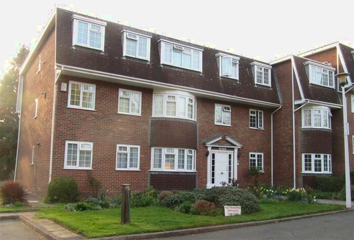 2 Bedroom Flat To Rent In Buckingham Close, Hornchurch, RM11