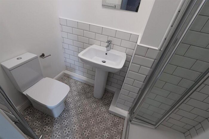 8 Bedroom Detached House To Rent In Cliff Road Gardens, Woodhouse, Leeds, LS6