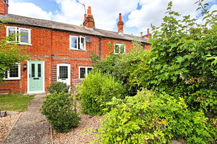 2 Bedroom Cottage For Sale In Villa Place, Swallowfield, RG7