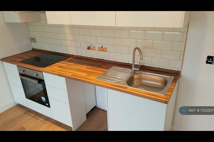 2 Bedroom Maisonette To Rent In Jameson Road, Southampton, SO19