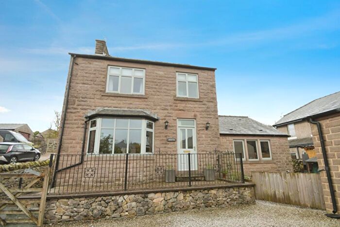 3 Bedroom Detached House For Sale In Whitecross Road, Tideswell, Buxton, SK17