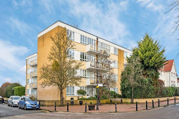2 Bedroom Flat For Sale In Wellesley Court, Iver, SL0
