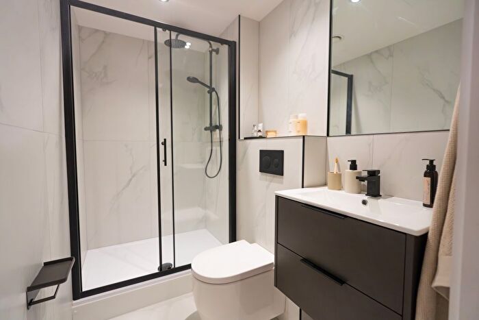 Studio To Rent In Apt, Nova Residence #, LE1