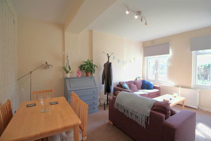 2 Bedroom Flat To Rent In Brixton Hill, London, SW2
