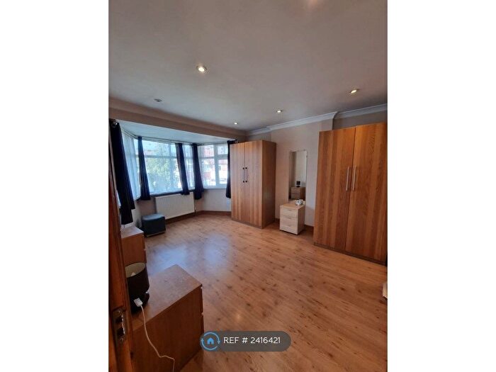 2 Bedroom Maisonette To Rent In Everton Drive, Stanmore, HA7