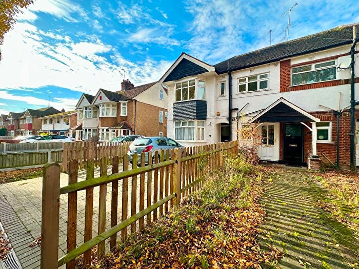 2 Bedroom Maisonette For Sale In Avenue Road, Harold Wood, RM3