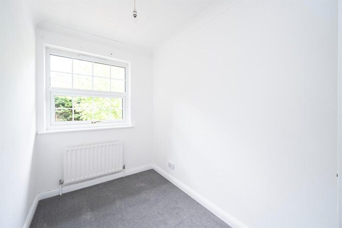 2 Bedroom Flat To Rent In Greenacres, North Parade, Horsham, RH12