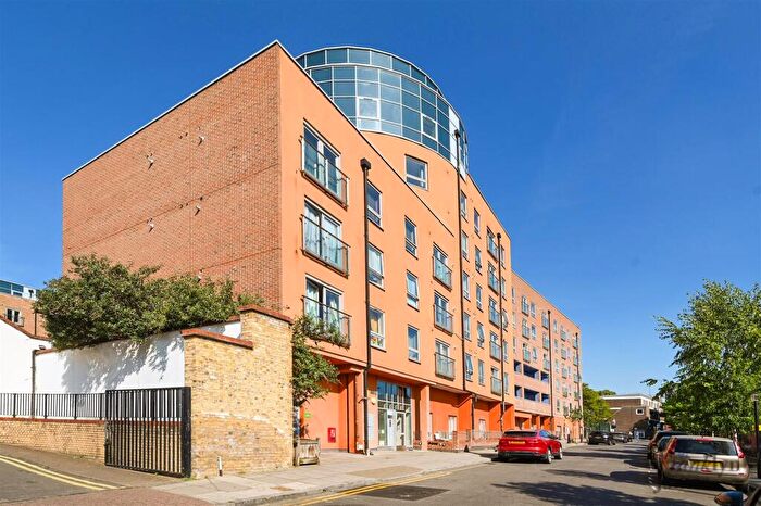 1 Bedroom Apartment To Rent In Len Bishop Court, Wapping, E1W